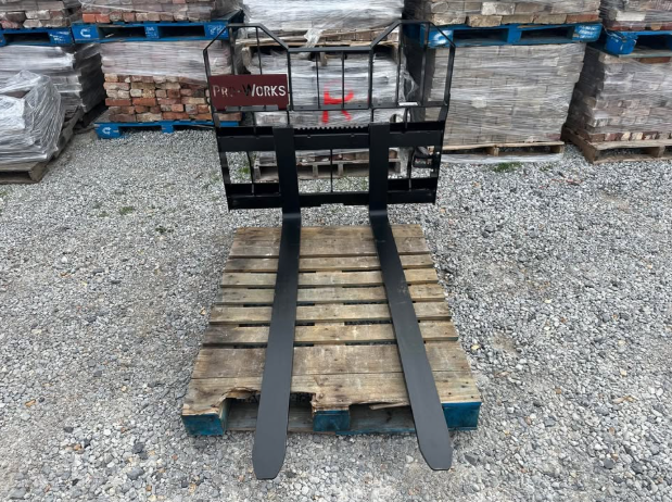 Vernig Heavy Duty 5500lb Pallet Forks (60” Blades)-OCC Attachments